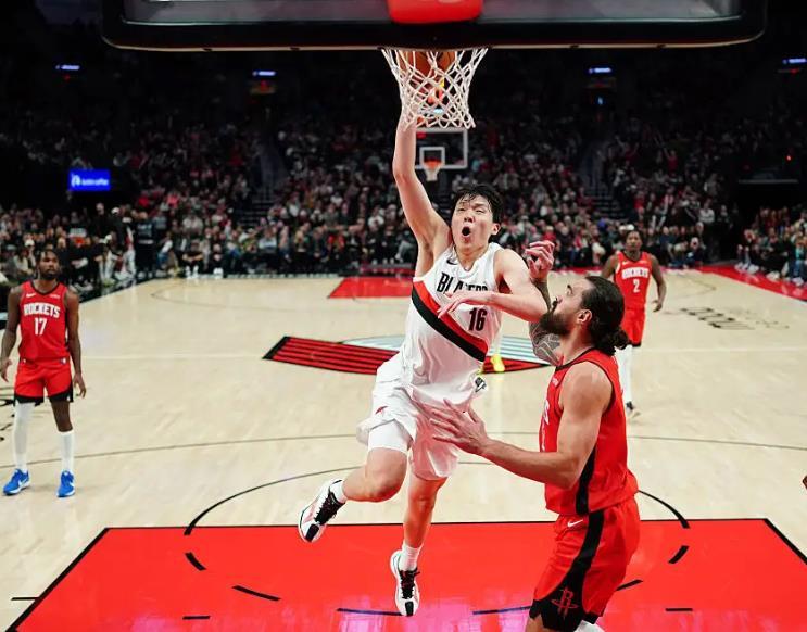 北美世界杯-赛季最低!开拓者43-50猛龙,杨瀚森6分钟3篮板!