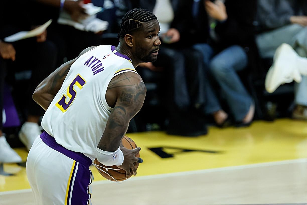 世界杯官方平台-被快船各种打爆,湖人内线支柱莫名其妙又一次彻底丧气了?