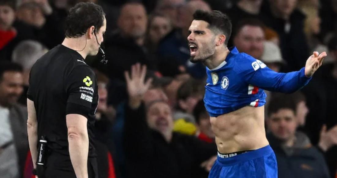 北美世界杯-本赛季切尔西被红牌罚下9人，差2人就可以组成一套首发阵容